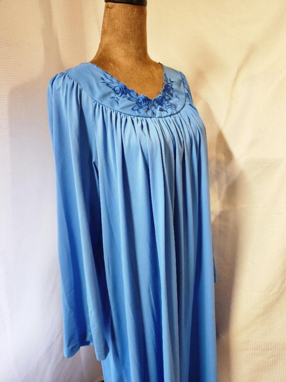 Women's Shadowline® Petals Long Sleeve Long Nightgown Sz Large Sapphire Color - Picture 3 of 6